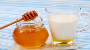 Lapte și miere pentru duș medicamentos